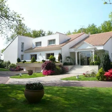 Les Jardins De La Muse, Piscine Couverte, Et Fitness Guest house *