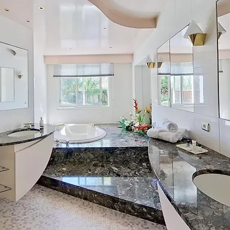 ゲストハウス Les Jardins De La Muse, Piscine Couverte, Et Fitness Basse-Goulaine