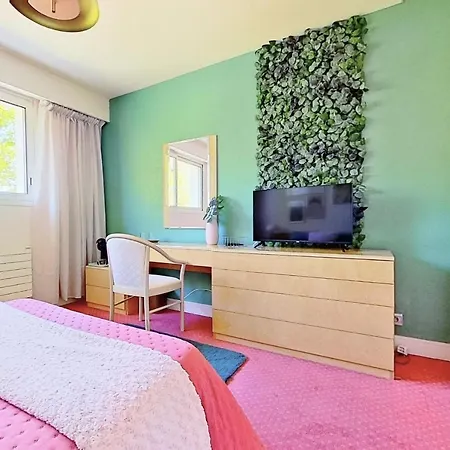 Les Jardins De La Muse, Piscine Couverte, Et Fitness Guest house