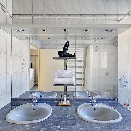 Les Jardins De La Muse, Piscine Couverte, Et Fitness