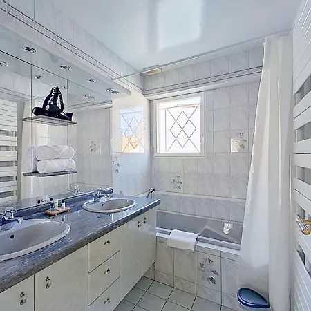 ゲストハウス Les Jardins De La Muse, Piscine Couverte, Et Fitness