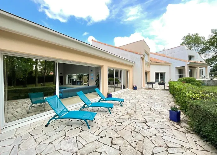 Les Jardins De La Muse, Piscine Couverte, Et Fitness