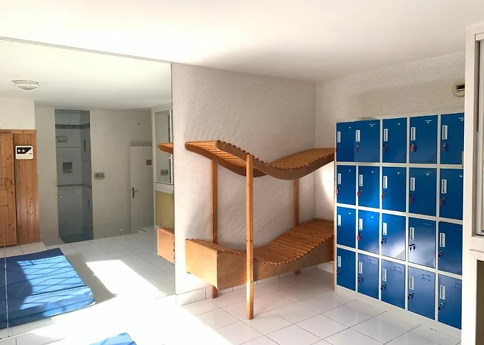 Гостевой дом Les Jardins De La Muse, Piscine Couverte, Et Fitness