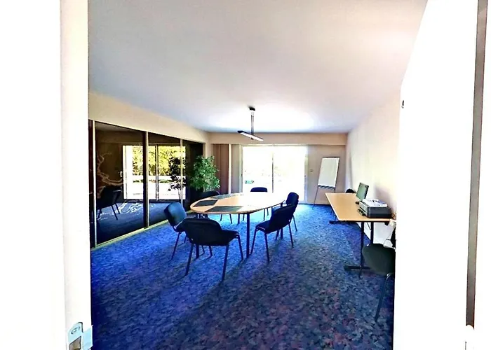 Les Jardins De La Muse, Piscine Couverte, Et Fitness Basse-Goulaine