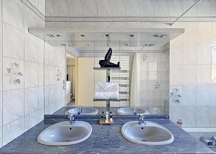 Les Jardins De La Muse, Piscine Couverte, Et Fitness